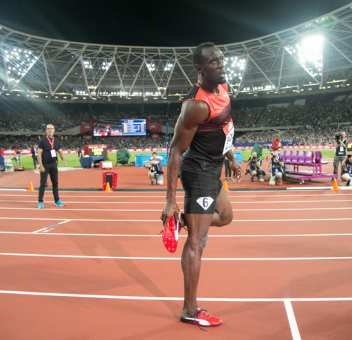 Usain Bolt wins mens 200m